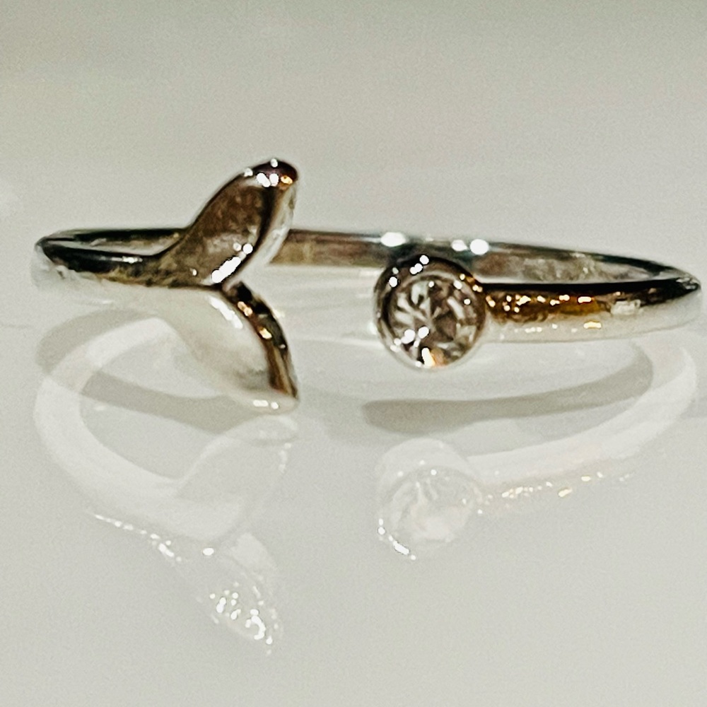 Ring. Adjustable. NIP. Rhinestone. - Picture 3 of 3